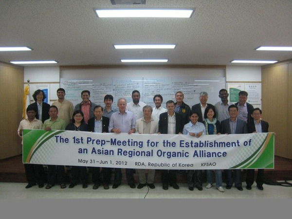 Picture: Participants at the IFOAM Asia prepartory meeting on June 1, 2012